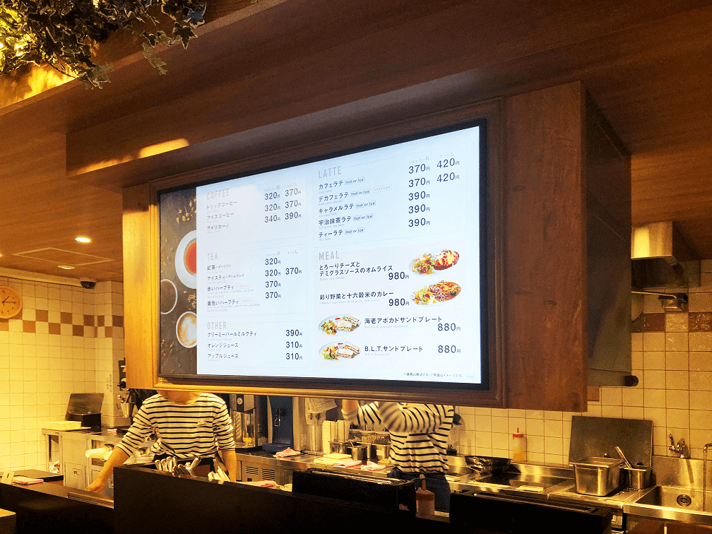 SNSサイネージ　カフェでの設置事例