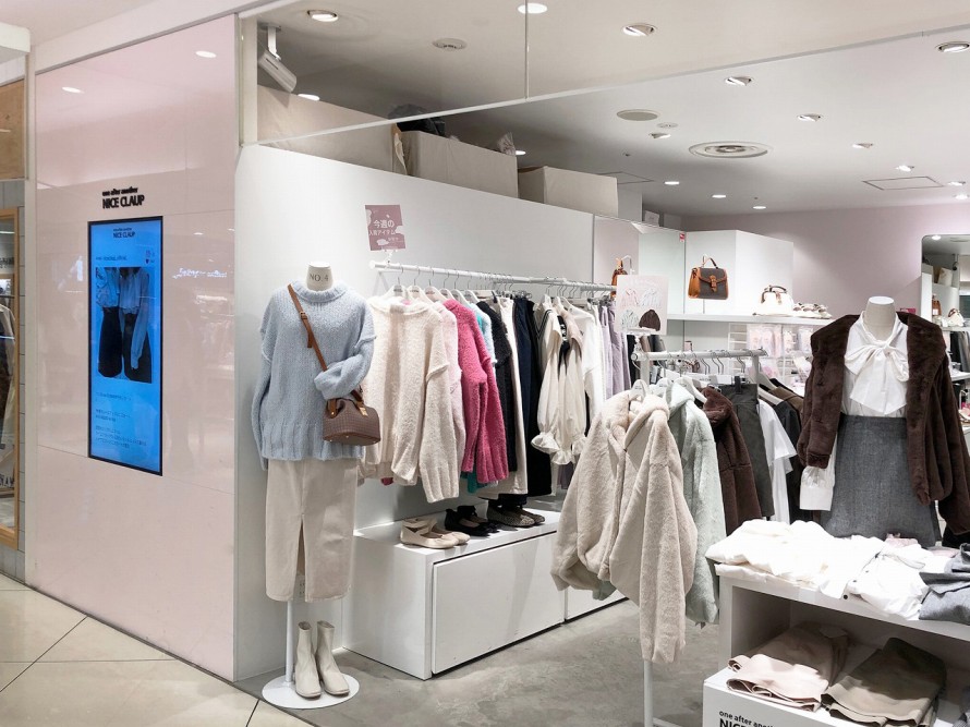 商業施設　店内