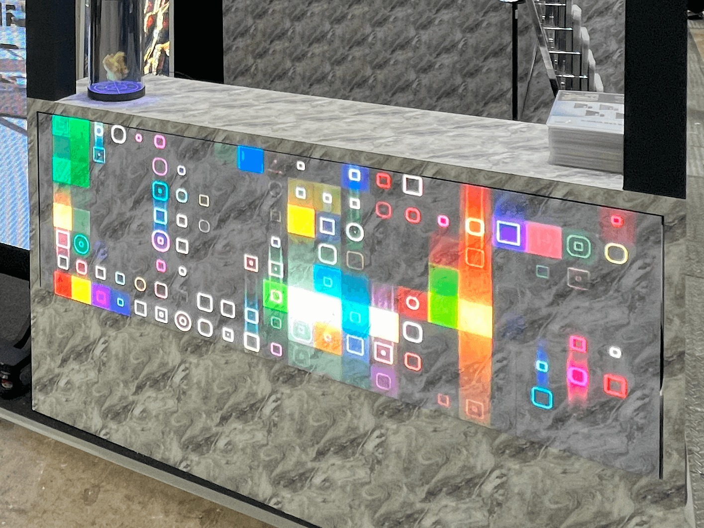 「WALLPAPER LED」登場！壁に溶け込む革新的なLEDビジョン