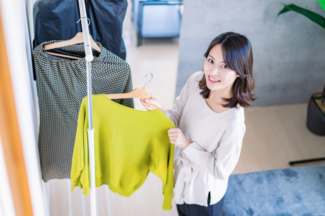 服にできる毛玉の原因と正しい取り方＆予防法